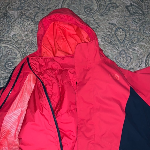 Like New-The north face Kira, 2 jackets in 1, Triclimate.  Size M.Best coat! - Picture 4 of 11